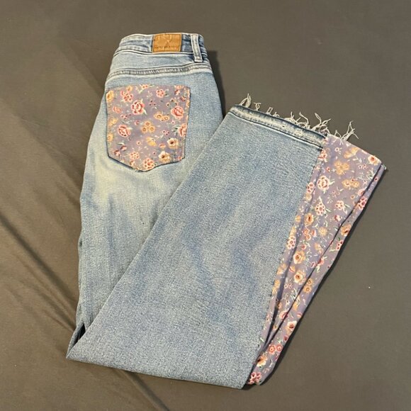 American Eagle Custom Flare Leg Mom Jean Floral Print Distressed Size 4 Denim - Picture 8 of 10